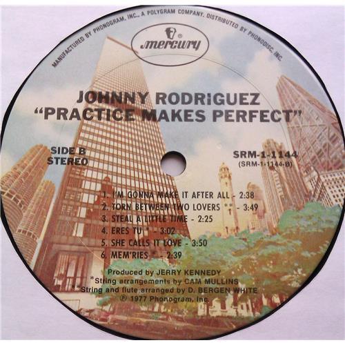 Картинка  Виниловые пластинки  Johnny Rodriguez – Practice Makes Perfect / SRM-1-1144 в  Vinyl Play магазин LP и CD   06602 3 