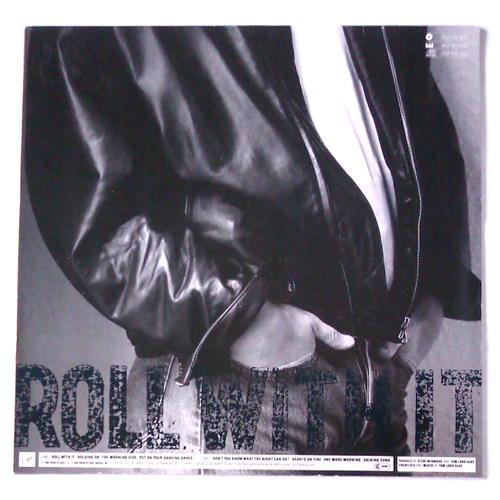 Картинка  Виниловые пластинки  Steve Winwood – Roll With It / 209 165-630 в  Vinyl Play магазин LP и CD   05927 1 