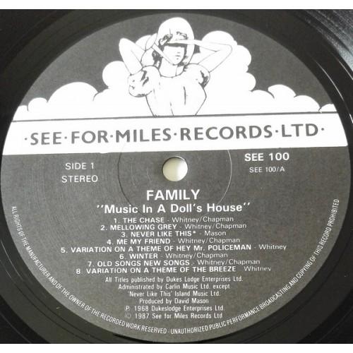 Картинка  Виниловые пластинки  Family – Music In A Doll's House / SEE 100 в  Vinyl Play магазин LP и CD   10332 3 