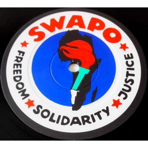 Картинка  Виниловые пластинки  Robert Wyatt & SWAPO Singers – The Wind Of Change / RTT 168 в  Vinyl Play магазин LP и CD   10219 3 
